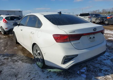 2021 Kia Forte Lxs из США, поврежденный, VIN 3KPF24AD4ME411086
